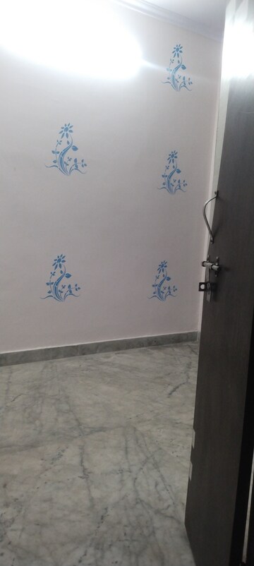 Room in 2 BHK Builder Floor at Mayur Vihar Phase 1 – for Sale