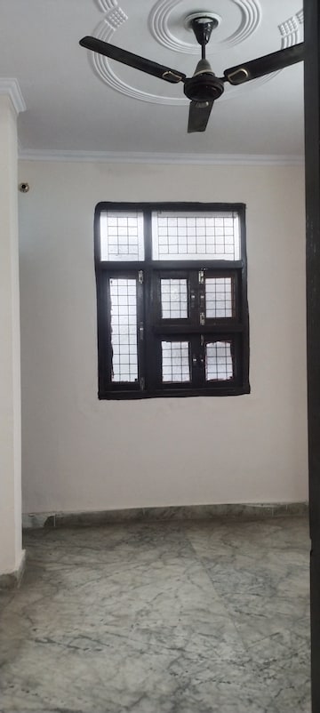 Room in 2 BHK Builder Floor at Mayur Vihar Phase 1 – for Sale