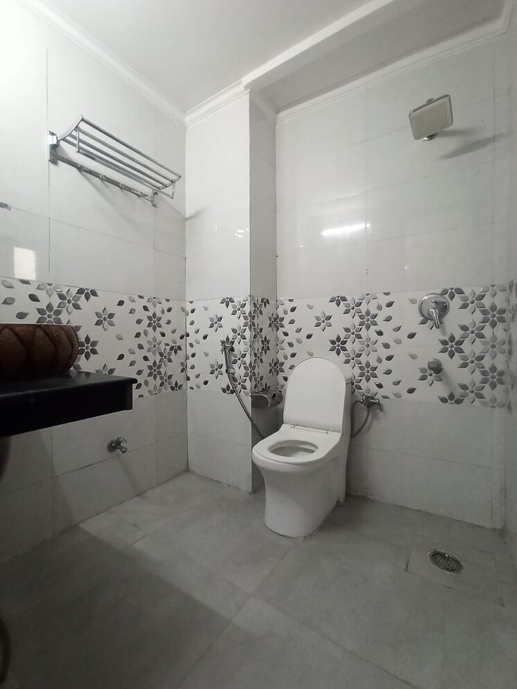 Bathroom, saket 3 Bedroom 1350 Sq.Ft. Builder Floor In Saket Delhi 8042865