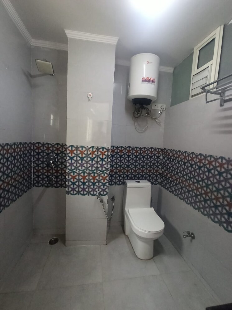 Bathroom, saket 3 Bedroom 1350 Sq.Ft. Builder Floor In Saket Delhi 8042865