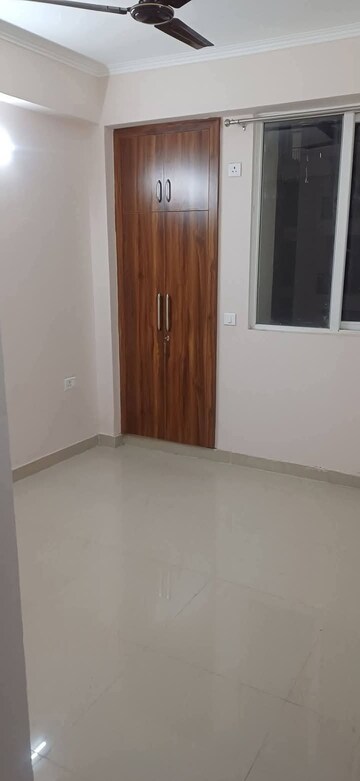 Room in 3 BHK Apartment at Conscient Heritage Max, Sector 102 – for Sale