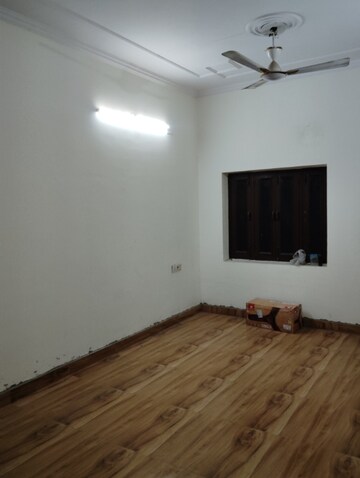 Living Room in 3 BHK Builder Floor at Sector 16 – for Rent