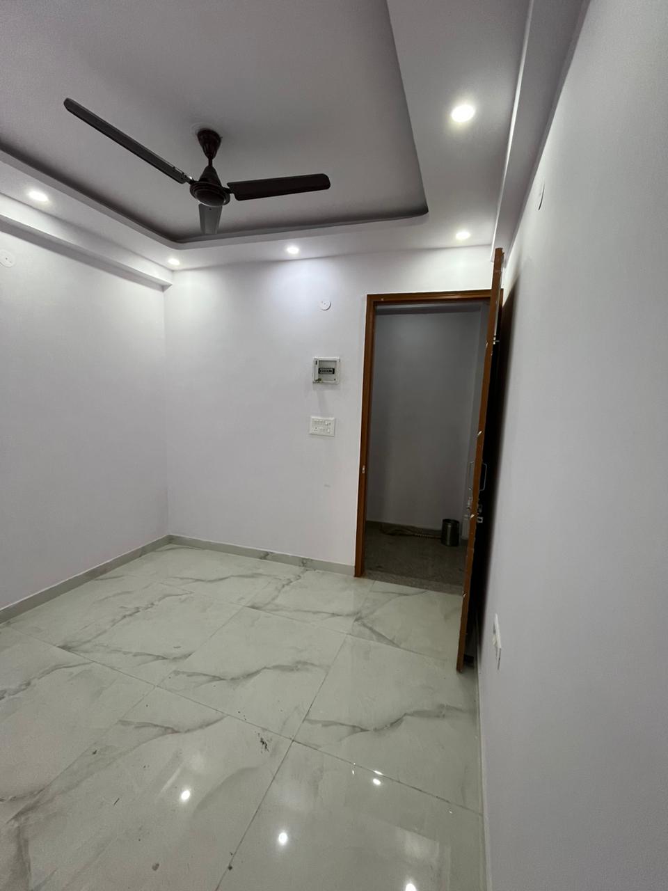 1.5 BHK Builder Floor For Sale in Patpar Ganj. 