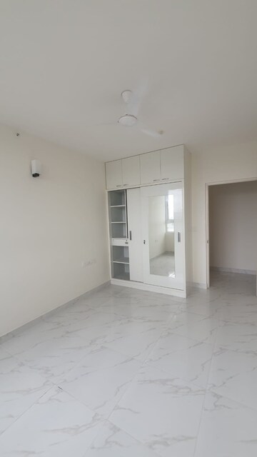 Room in 2 BHK Apartment at Mantri Lithos, Thanisandra – for Rent