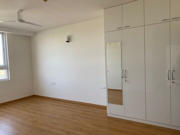 Room in 2 BHK Apartment at Mantri Lithos, Thanisandra – for Rent