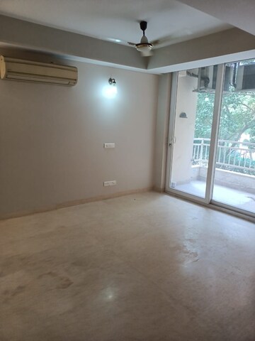 Room in 2 BHK Apartment at DLF Building 10, Dlf Phase ii – for Rent