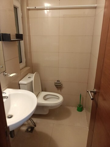 Bathroom in 2 BHK Apartment at DLF Building 10, Dlf Phase ii – for Rent