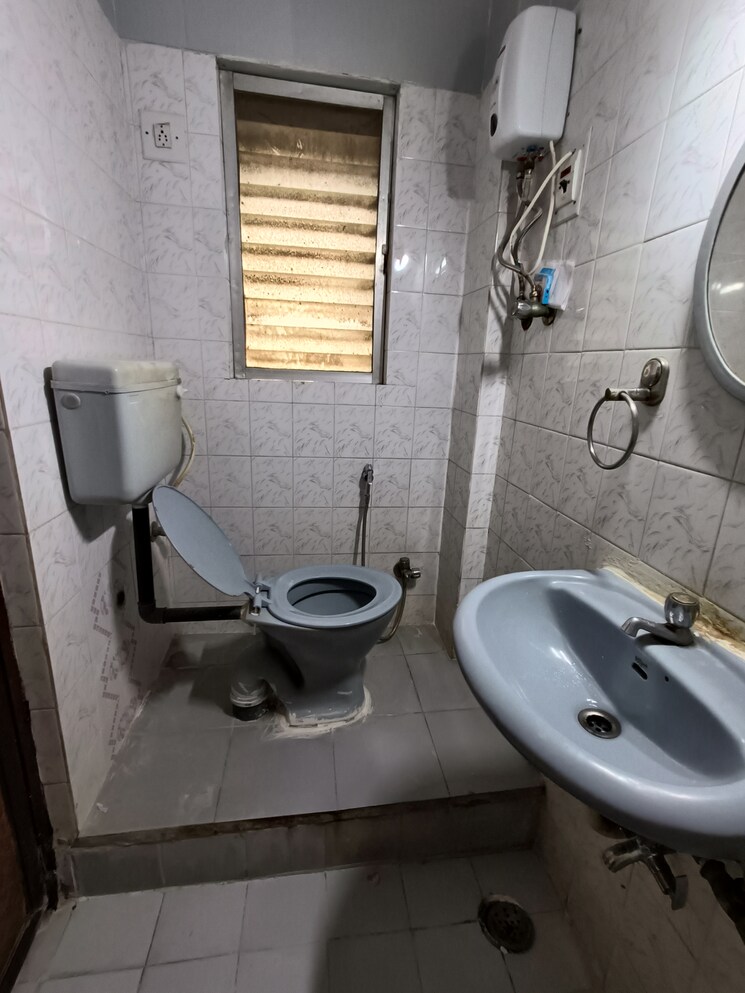 Bathroom, satellite-garden 2 Bedroom 875 Sq.Ft. Apartment In Goregaon East Mumbai 8043024