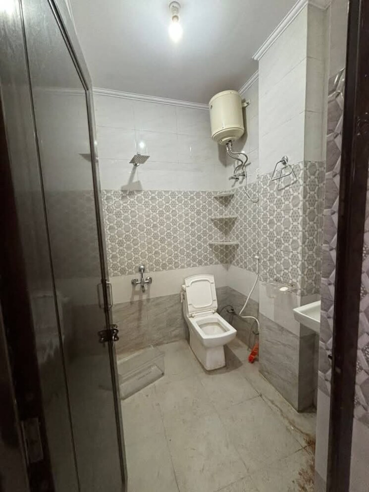 Bathroom, assotech-blith 3 Bedroom 1685 Sq.Ft. Apartment In Sector 99 Gurgaon 8043051