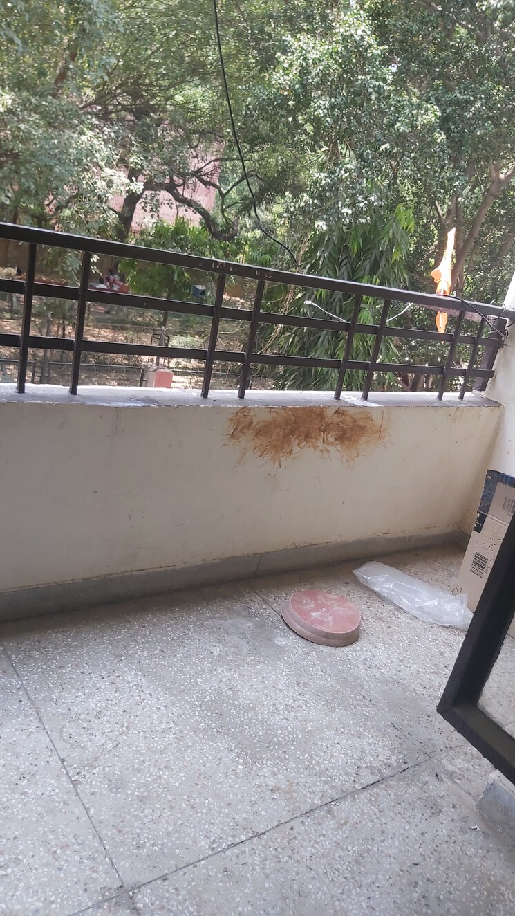 Balcony, mayur vihar 1 2.5 Bedroom 850 Sq.Ft. Apartment In Mayur Vihar 1 Delhi 8043120