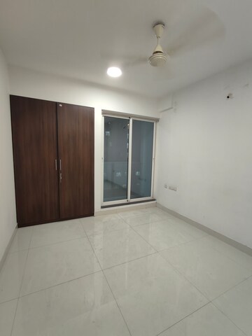 Room in 2 BHK Apartment at Sheth Avalon Phase 2, Majiwada – for Sale