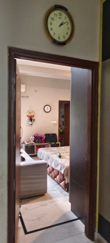 Furnished Amenities in 2 BHK Apartment at Pioneer Park Phase 1, Sector 61 – for Rent