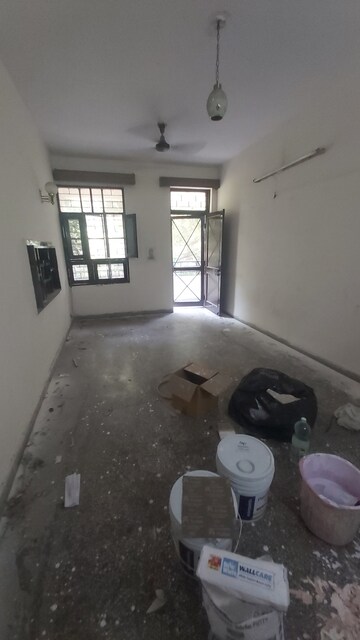 Master Bedroom in 2.5 BHK Apartment at Mayur Vihar 1 – for Sale