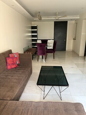 Team Area in 2 BHK Apartment at Bandra West – for Rent