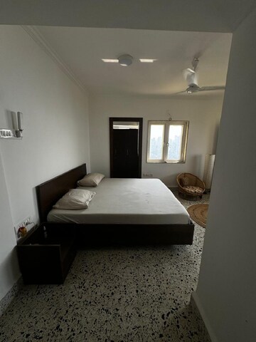 Room in 2 BHK Apartment at Bandra West – for Rent