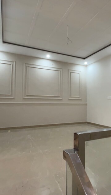 Room in 4 BHK Villa at Jagrati Vihar – for Sale