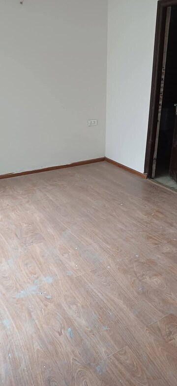 Room in 3 BHK Apartment at ATS Marigold, Sector 89a – for Rent