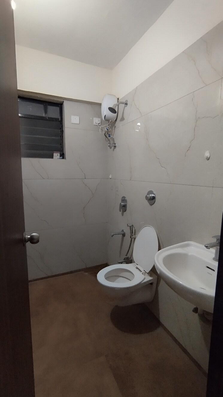 Bathroom, raunak-city-sector-4 2 Bedroom 850 Sq.Ft. Apartment In Kalyan West Thane 8043261