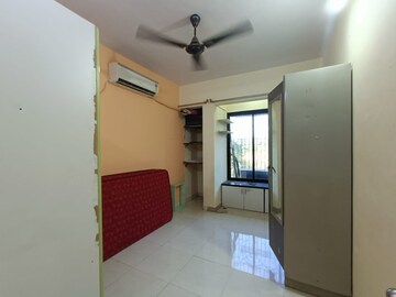 Room in 2 BHK Apartment at Seawoods – for Rent