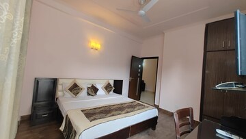 Room in 3 BHK Apartment at Vasant Kunj – for Rent