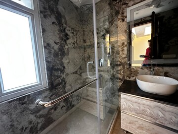 Attached Bathroom in 3 BHK Apartment at Lajpat Nagar 4 – for Rent