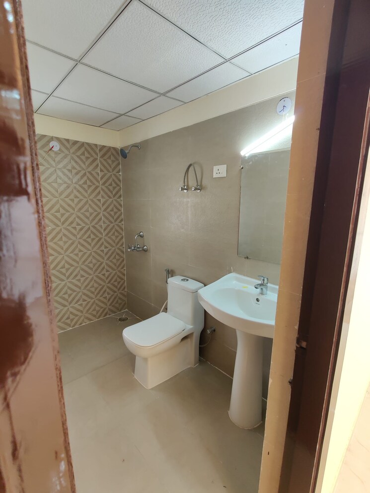 Bathroom, vvip-mangal 3.5 Bedroom 2075 Sq.Ft. Apartment In Raj Nagar Extension Ghaziabad 8043384