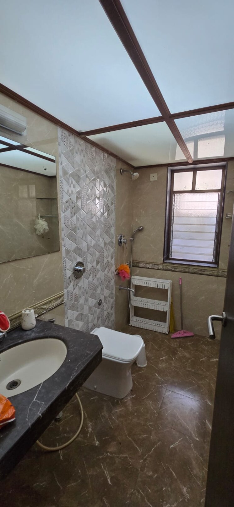 Bathroom, modi-bhavan 3 Bedroom 1500 Sq.Ft. Apartment In Gamdevi Mumbai 8043391