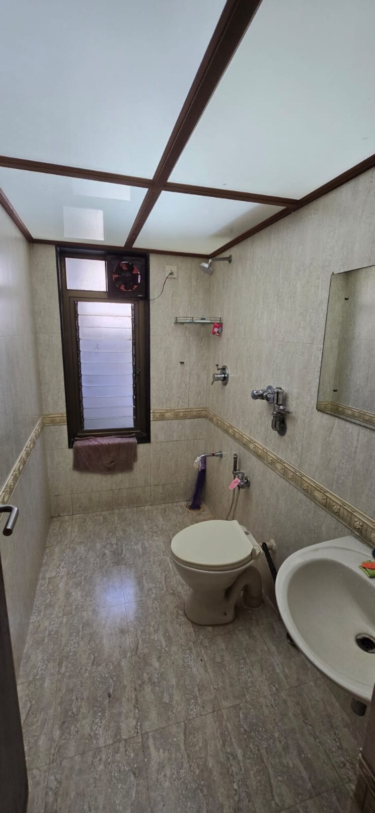Bathroom, modi-bhavan 3 Bedroom 1500 Sq.Ft. Apartment In Gamdevi Mumbai 8043391