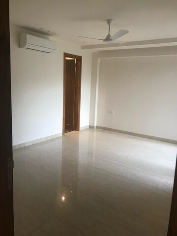 Room in 3 BHK Apartment at Defence Colony – for Rent