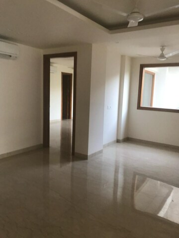 Room in 3 BHK Apartment at Defence Colony – for Rent