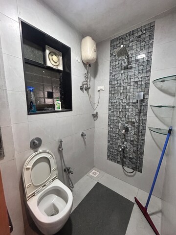 Team Area in 2 BHK Apartment at Suncity Complex, Powai – for Sale