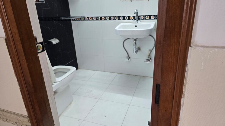 Bathroom, sector 6 dwarka 3 Bedroom 1600 Sq.Ft. Apartment In Sector 6, Dwarka Delhi 8043427