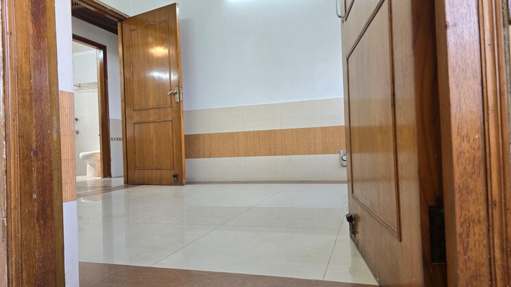 Room, sector 6 dwarka 3 Bedroom 1600 Sq.Ft. Apartment In Sector 6, Dwarka Delhi 8043427