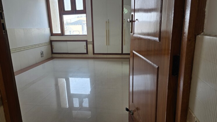 Room, sector 6 dwarka 3 Bedroom 1600 Sq.Ft. Apartment In Sector 6, Dwarka Delhi 8043427