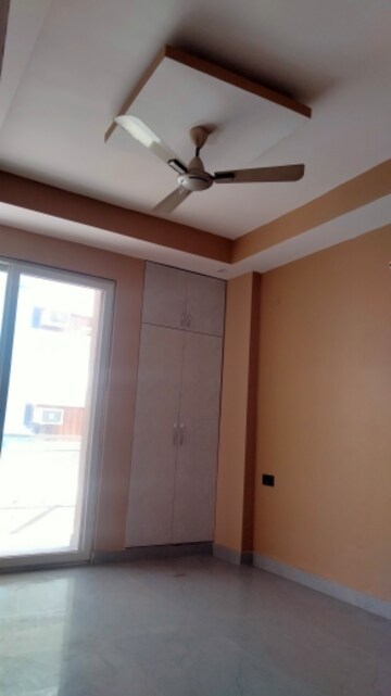 Room in 2 BHK Builder Floor at Sector 15 ii – for Rent
