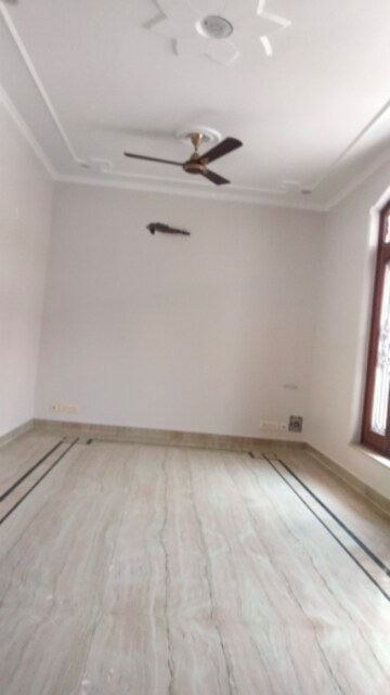 Room in 2 BHK Builder Floor at Sector 15 ii – for Rent