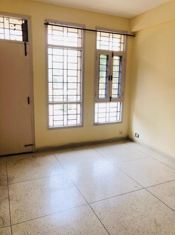 Room in 3 BHK Builder Floor at Unitech South City II, Sector 50 – for Rent