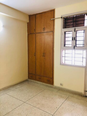 Room in 3 BHK Builder Floor at Unitech South City II, Sector 50 – for Rent