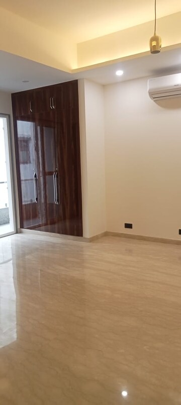 Room in 2.5 BHK Builder Floor at Paschim Vihar – for Rent
