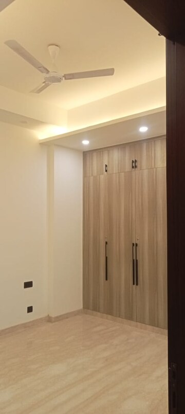 Building Lobby in 2.5 BHK Builder Floor at Paschim Vihar – for Rent