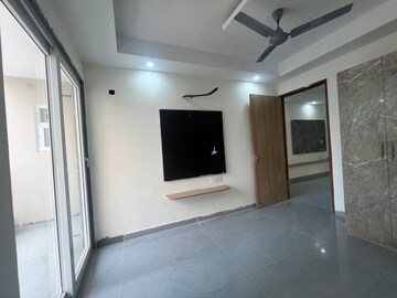 Room in 3 BHK Builder Floor at Sector 15 ii – for Rent