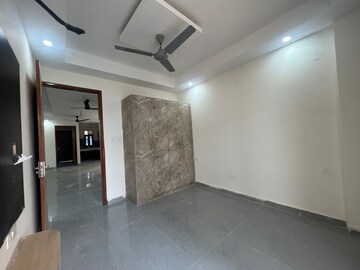 Room in 3 BHK Builder Floor at Sector 15 ii – for Rent