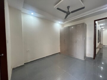 Room in 3 BHK Builder Floor at Sector 15 ii – for Rent