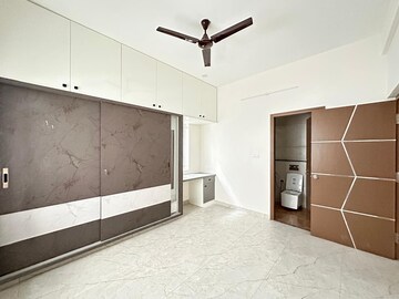 Room in 3 BHK Builder Floor at Hsr Layout – for Rent