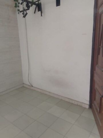 Room in 2 BHK Builder Floor at Sector 31 – for Rent