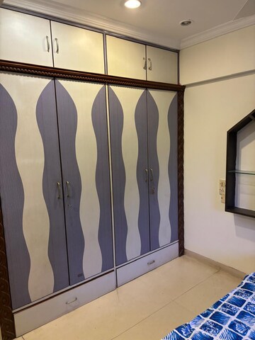 Bedroom in 3 BHK Apartment at Andheri West – for Rent