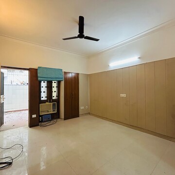 Room in 3.5 BHK Builder Floor at Ansal Plaza Gurgaon, Carterpuri – for Rent