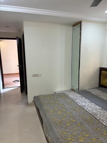 Bedroom in 3 BHK Apartment at Andheri West – for Rent