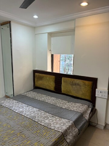 Bedroom in 3 BHK Apartment at Andheri West – for Rent