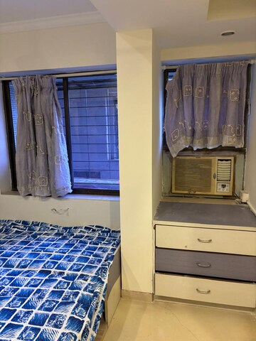 Bedroom in 3 BHK Apartment at Andheri West – for Rent